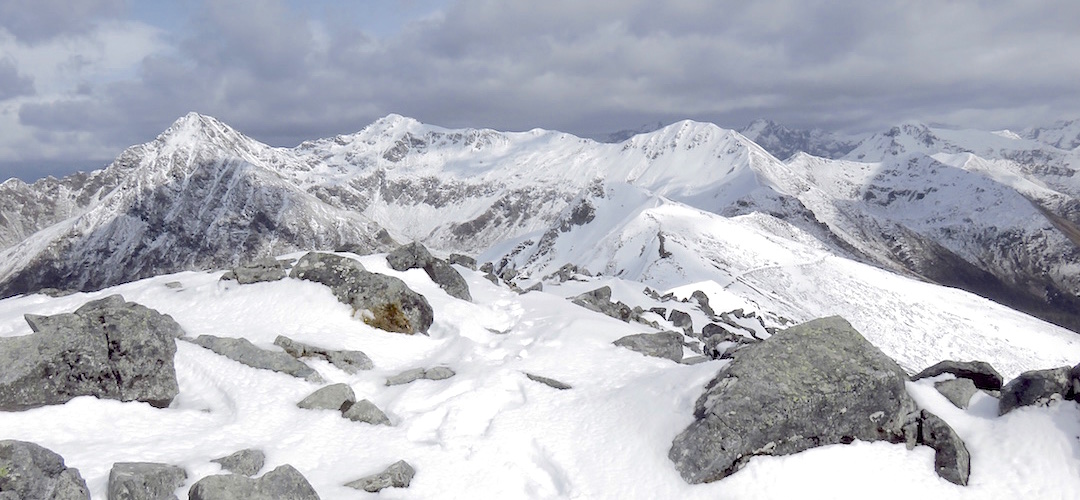 No, the main track doesn't come up here, but you should.  | Mt Luxmore, Kepler Track, Fiordland National Park