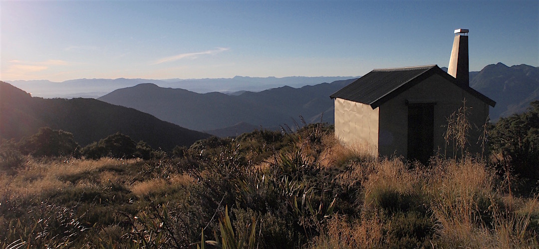 The Richmond Ranges and the Red Hills in the early morning light. | John Reid Hut, Kahurangi National Park