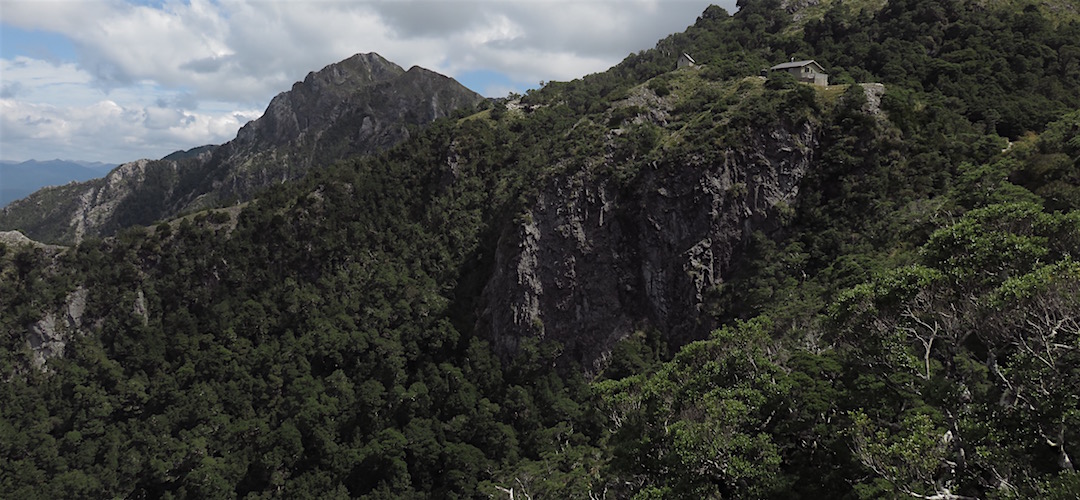 The hut is sited on the top of a cliff. | Ghost Lake Hut, Lyell Range/Radiant Range Conservation Area