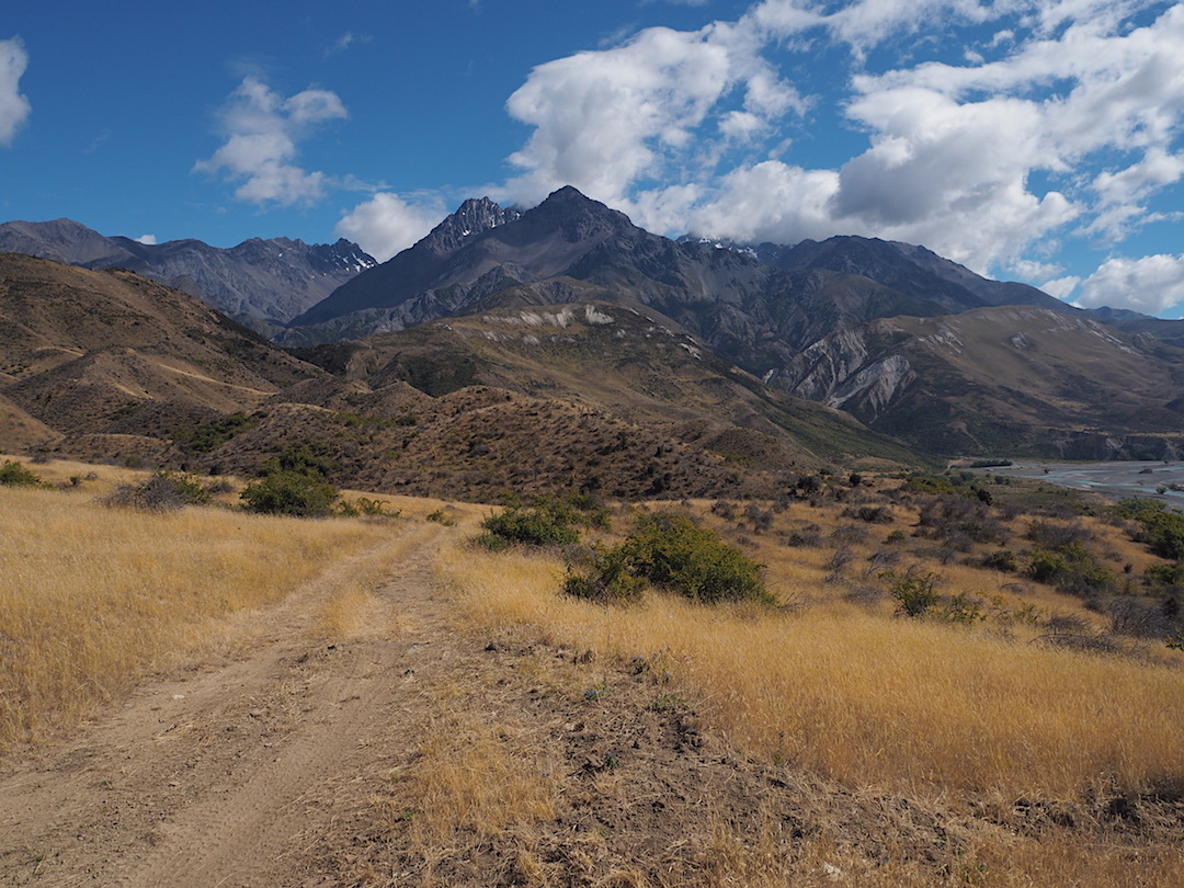 Looking towards Tapuae-o-Uenuku from the Clarence River. | Clarence River, Marlborough