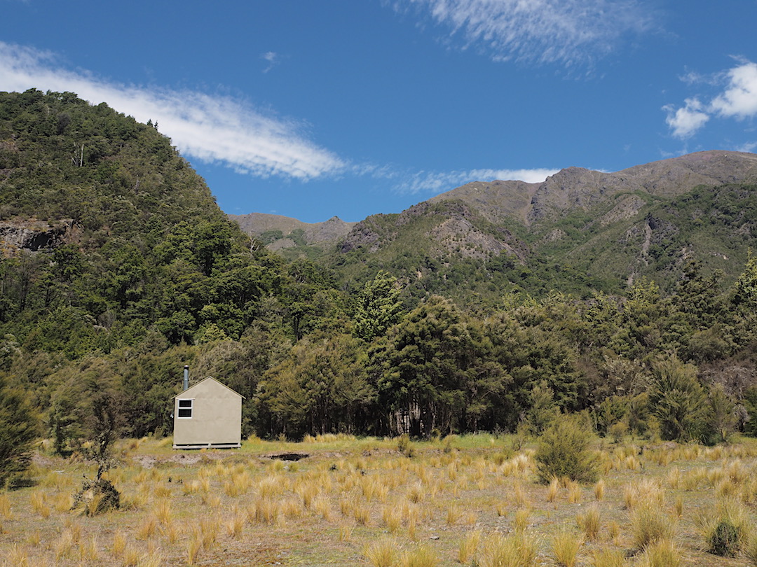 Clear blue sky and the Ferny Gair hills I would be climbing after a rainy old Boxing Day. | Lake Alexander Hut, Ferny Gair Conservation Area