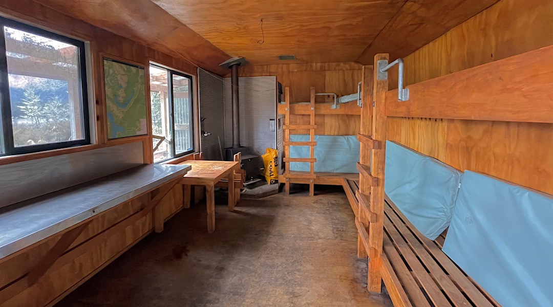Tidy interior. | Rodger Inlet Hut