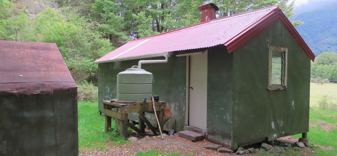 Kiwi Hut, Taramakau River