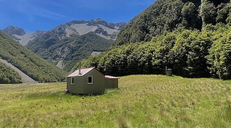 The mountains are dramatic further up the valley.  |  Lees Creek Hut, Lees River, Marlborough