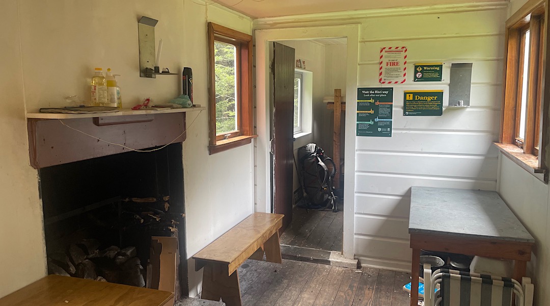 The room between the two bedrooms. | Carlyle Hut, Lake Sumner Forest Park