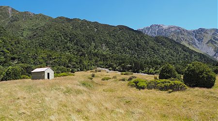 The hut is right in the middle of not much. | Unknowm Strean Hut, Craigieburn Forest Park