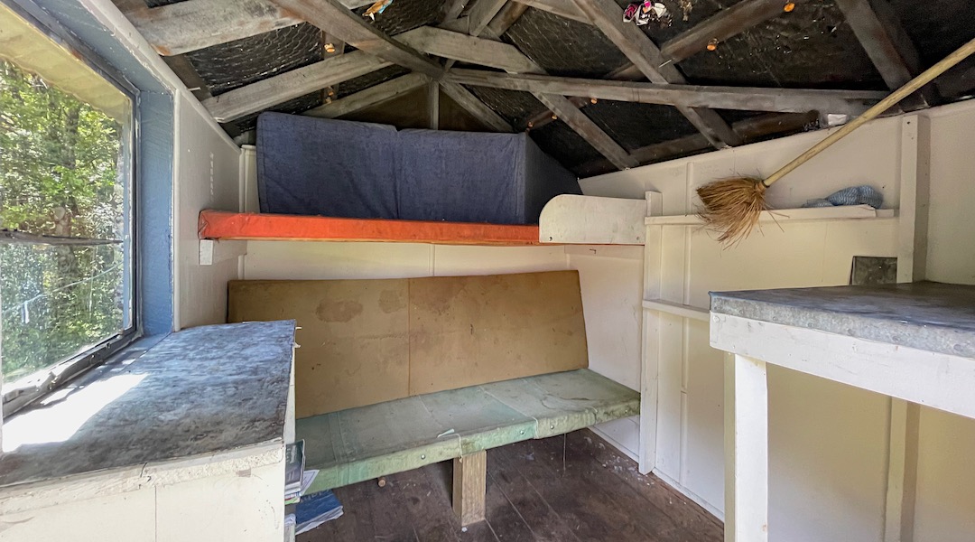 Canvas bunks, although with foam mattresses. | Weka Burnet Bivvy, Craigieburn Forest Park