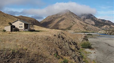 A great location for views. | Palmer Hut, Ka Whata Tu o Rakihouia/Clarence Conservation Park
