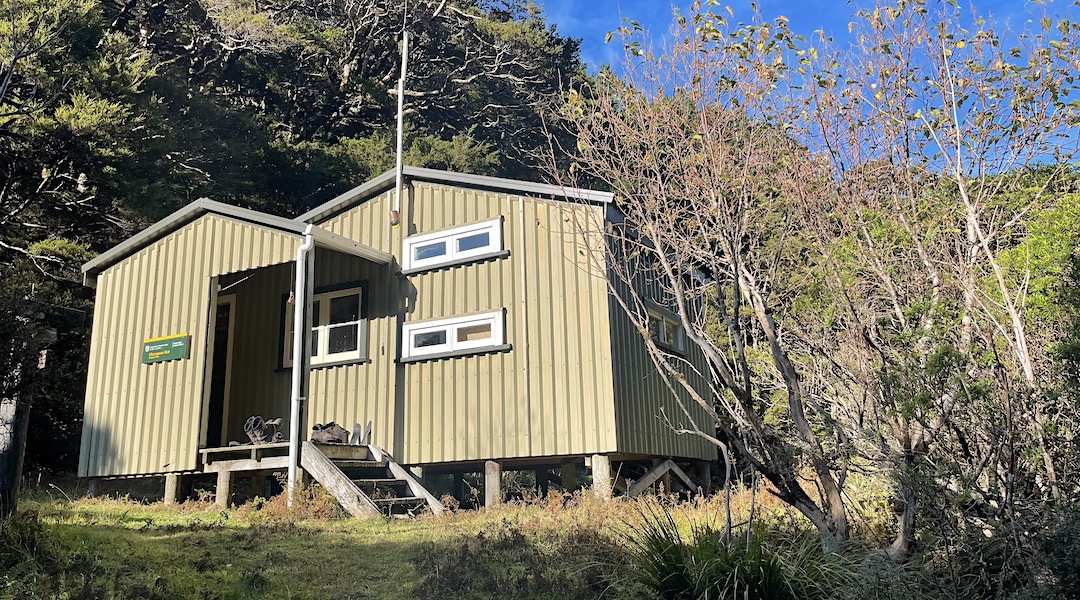 Exterior. | Flanagans Hut, Kahurangi National Park