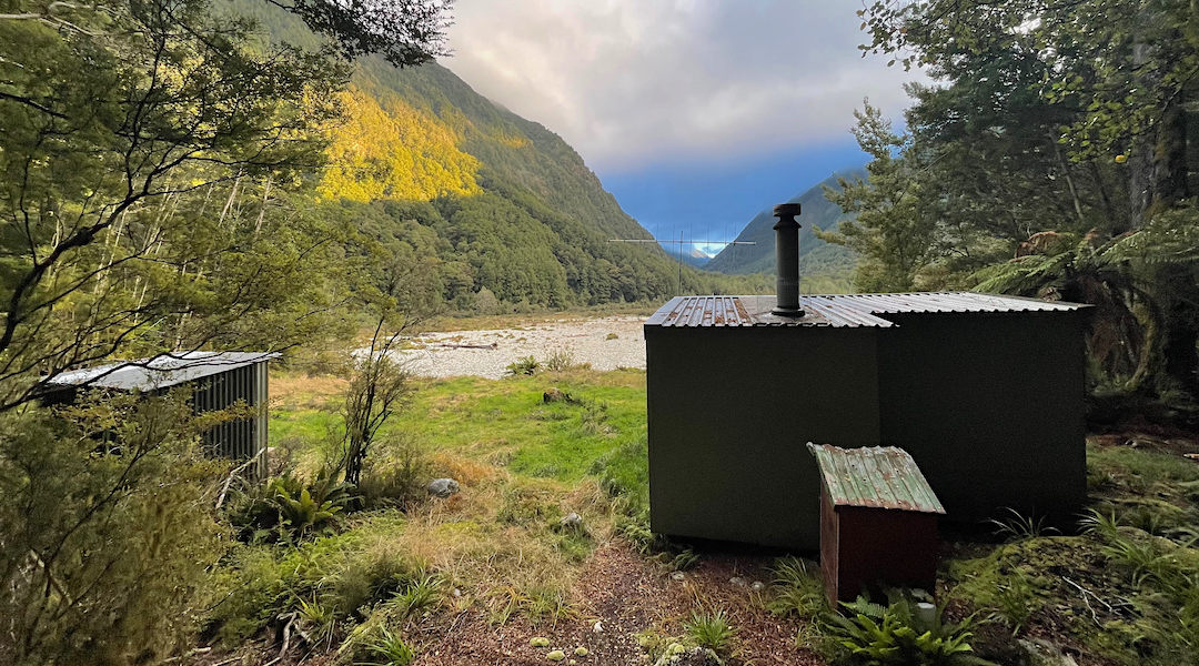 Looking up the Beautiful River valley. | Roaring Lion Hut, Kahurangi National Park
