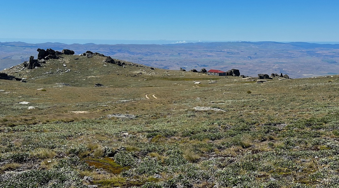 The hut is nestled in amongst the schist tors. | Big Hut, Rock and Pillar Scenic Reserve