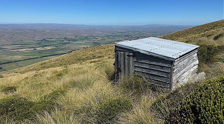 Only good point, it has a view. | Botany Hut, Rock and Pillar Scenic Reserve
