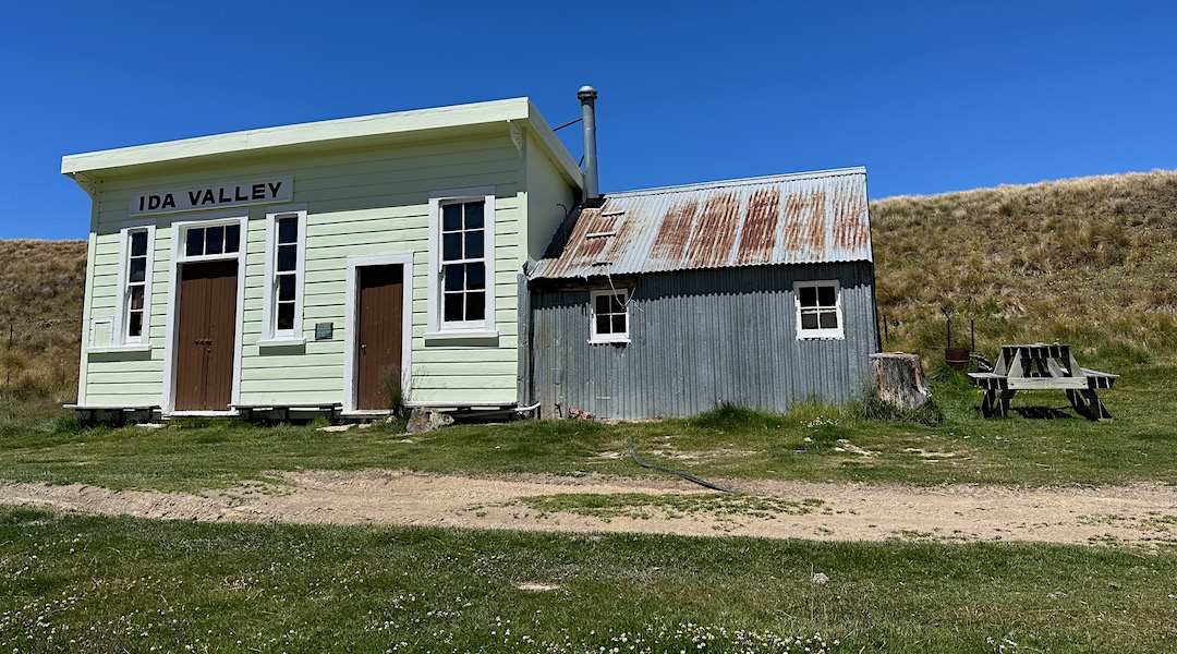 Best hut in Oteake. | Ida Railway Hut, Oteake Conservation Park