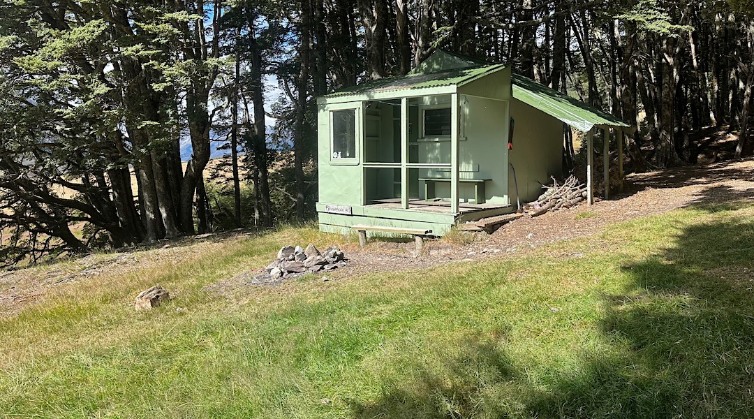 Exterior. | Shamrock Hut, Ahuriri Conservation Park