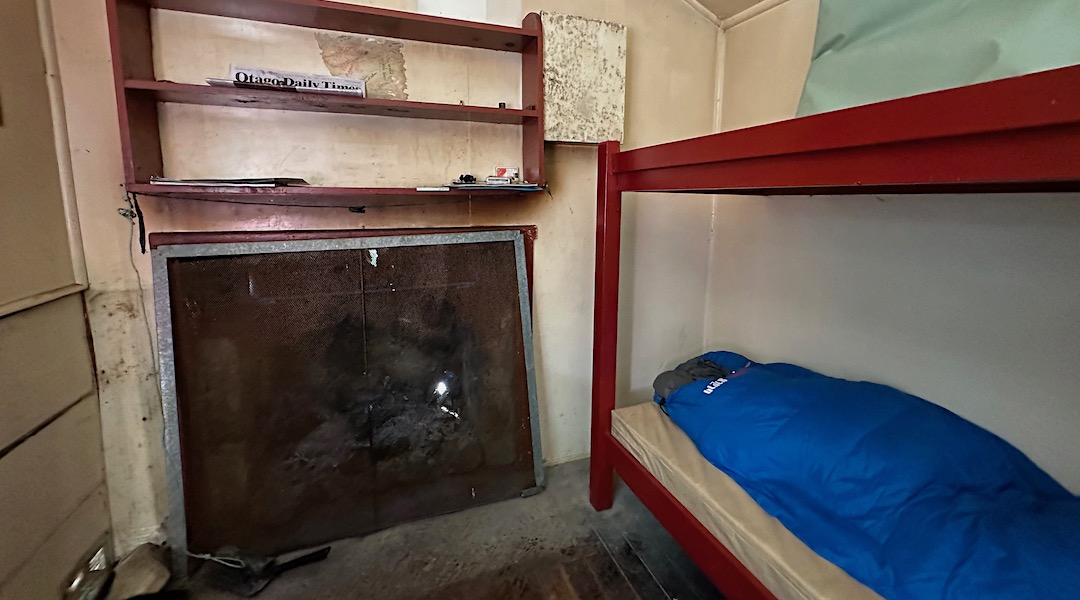 Fireplace. | Hagens Hut, Ahuriri Conservation Park