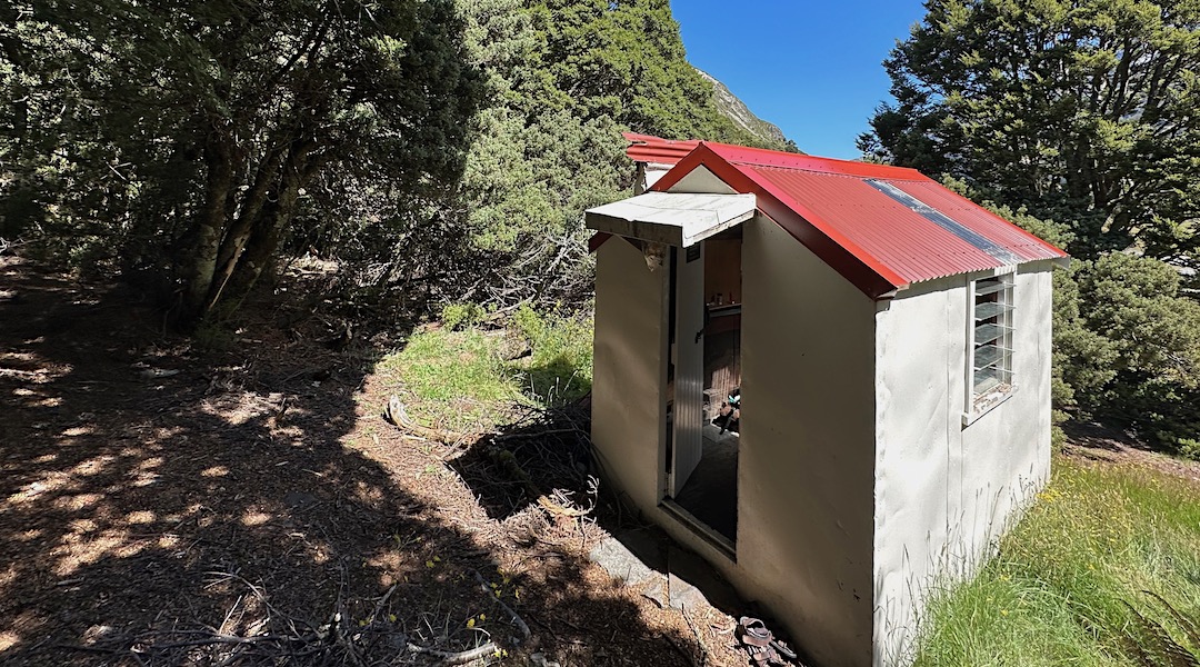 Exterior. | Top Hut, Ahuriri Conservation Park