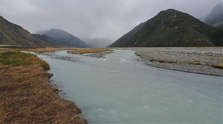 Near Growler Hut after crossing these braids of the Havelock River. | Rangitata River headwaters