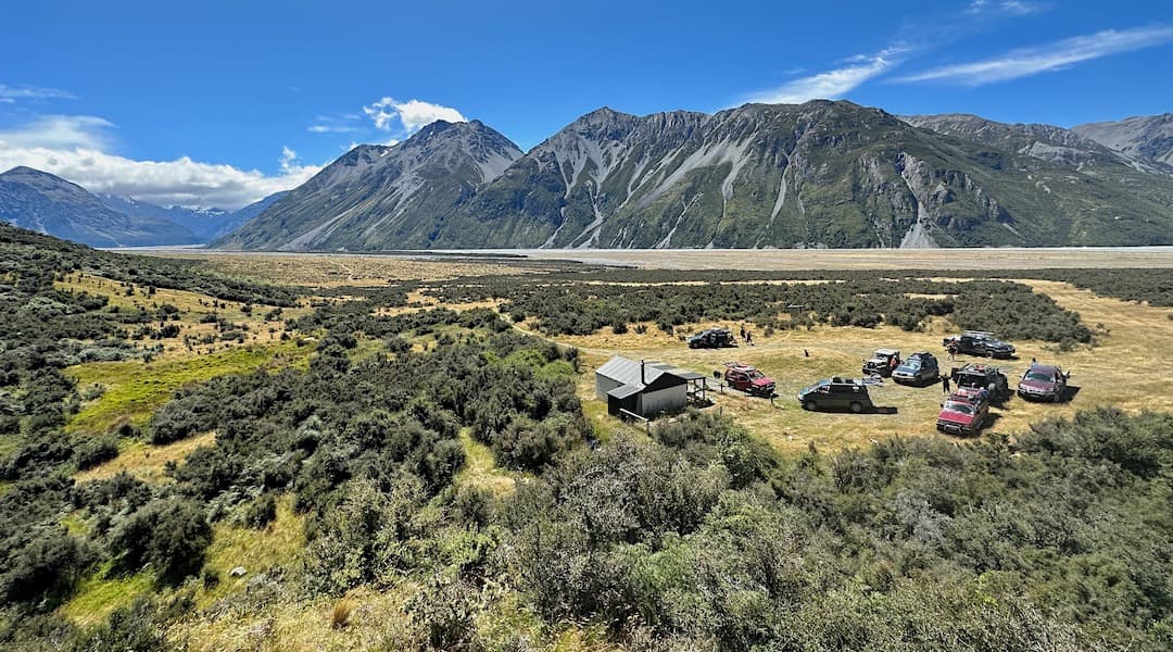 Suddenly nine 4WDs turned up at Growler Hut for some lunch. | Rangitata River headwaters