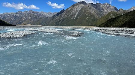 Crossing the Havelock River above Mistake Flat Hut. | Rangitata River headwaters