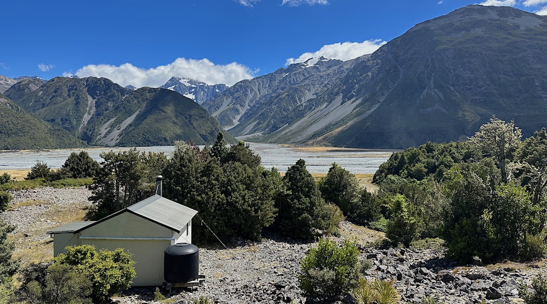 Nice setting above the Havelock River.  | Curtis Memorial Hut, Havelock River 