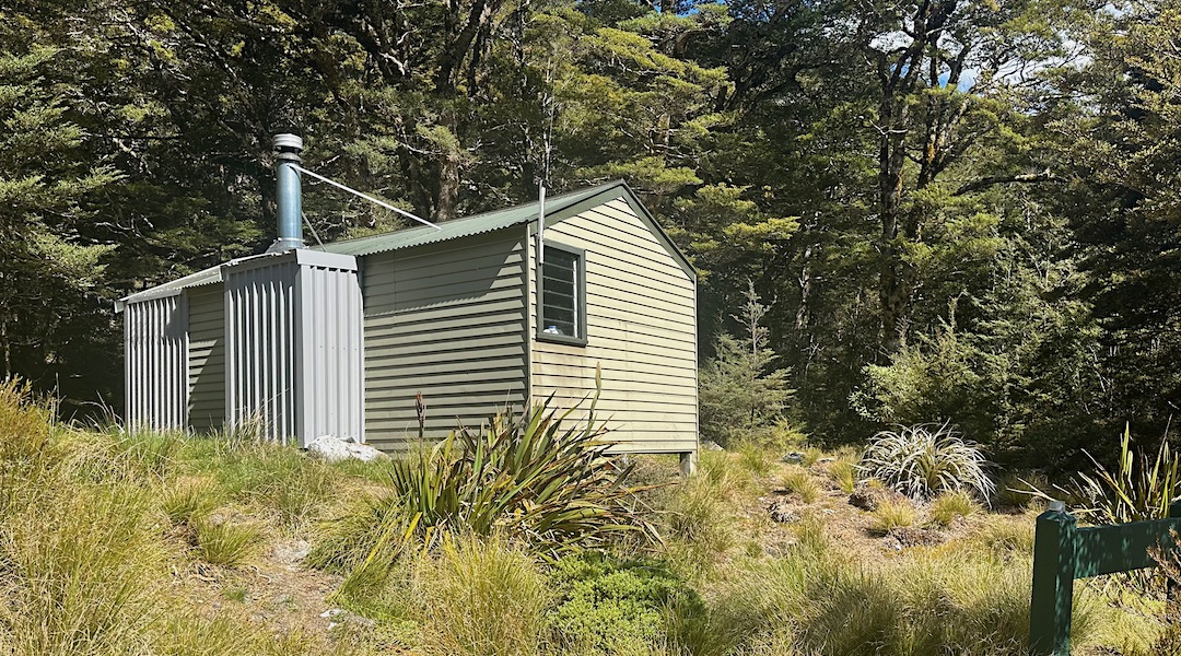Still has the louvre windows. | Ellis Hut, Kahurangi National Park