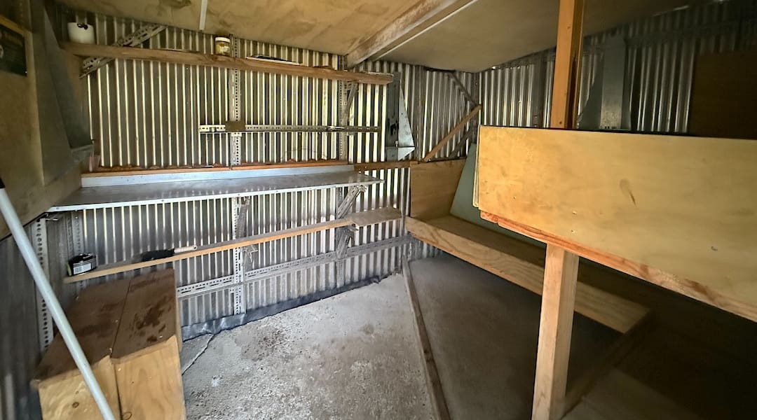 Lauder Basin Hut interior 