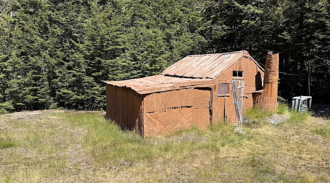 Dynamo Red Hut exterior