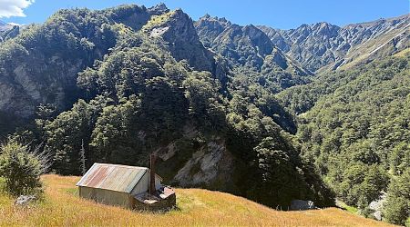 Bullendale Hut exterior