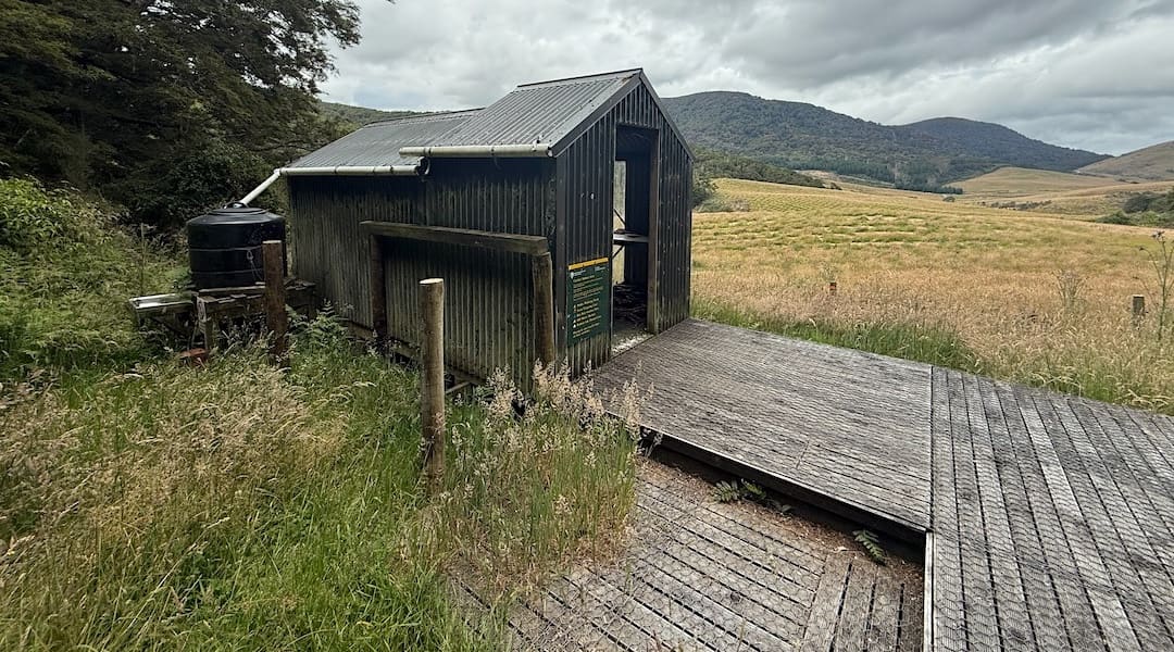 Thisbe Hut exterior 