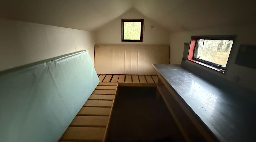 Thisbe Hut interior