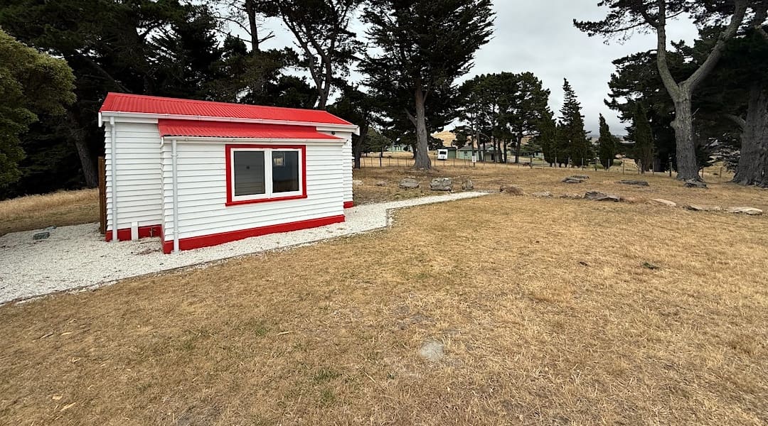 Godley Head Lighthouse Cottage exterior
