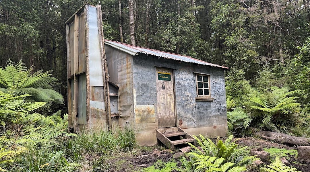 Turnbulls Hut exterior 1