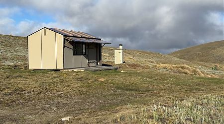 Kirtle Burn Hut exterior 