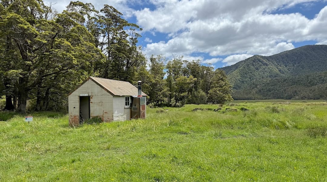 Thompsons Flat Hut exterior