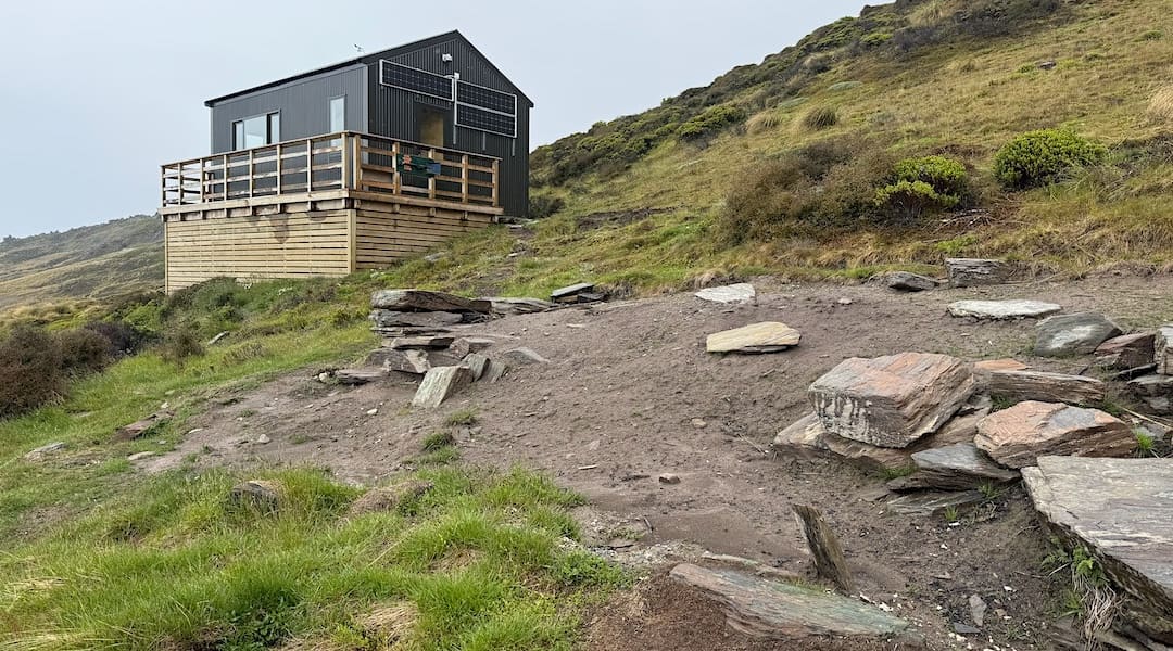 Leaning Lodge exterior 