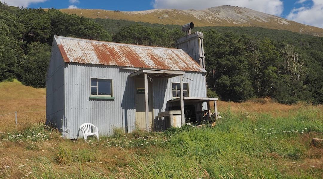 Upper Oreti Hut exterior