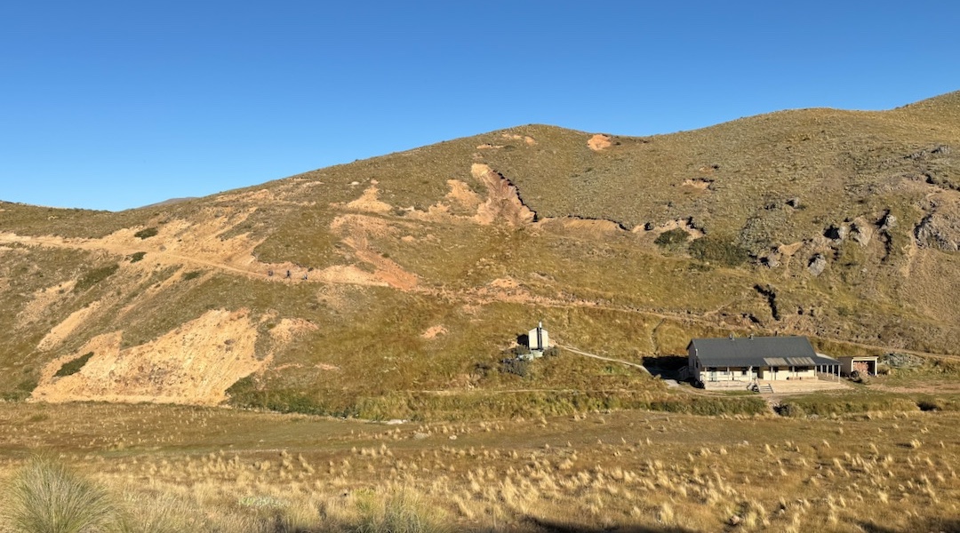 A stream runs right in front of the hut. | Woolshed Creek Hut, Hakatere Conservation Park