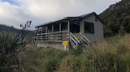 You have to climb up from the river for a few minutes. | Jubilee Hut, Silverpeaks Scenic Reserve