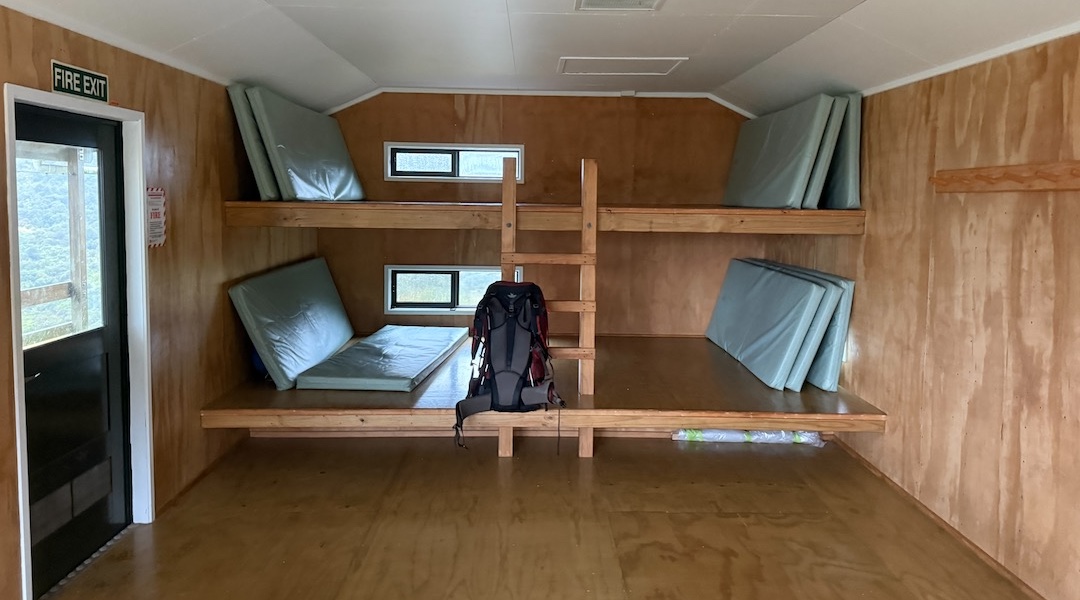 Cosy when full. | Jubilee Hut, Silverpeaks Scenic Reserve